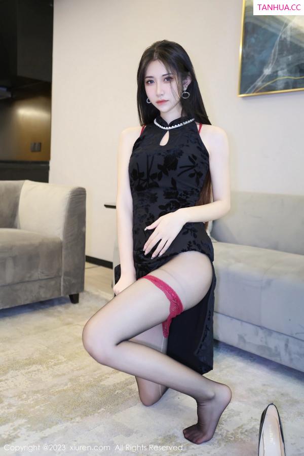 林依娜  [XiuRen]高清写真图 2023.04.17 No.6583 依娜Yina 黑丝美腿第41张图片
